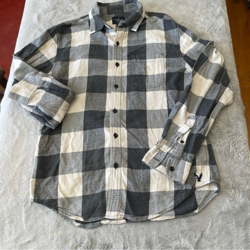 American Eagle Outfitters Black Gray and White Plaid Shirt size medium
